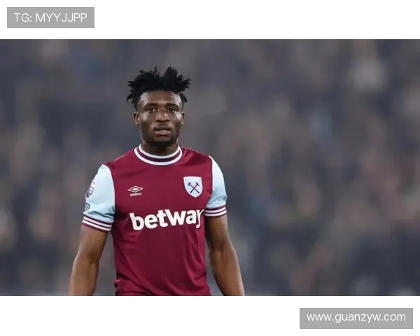 中场+边锋切换：库杜斯的战术多样性