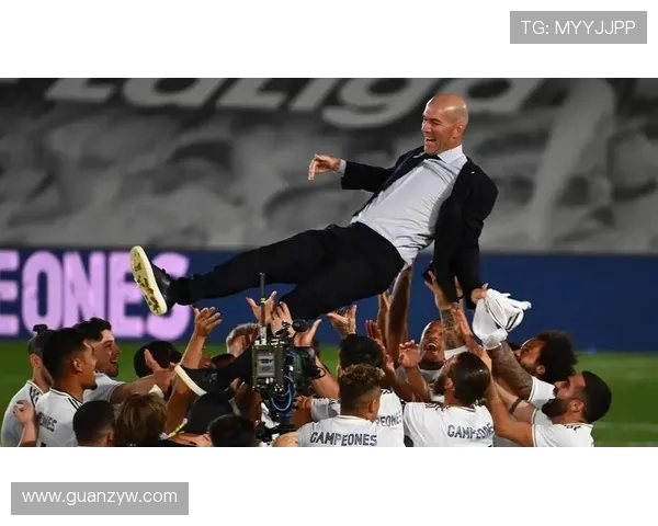 德布劳内 vs 齐达内：中场控场与节奏掌控差异分析