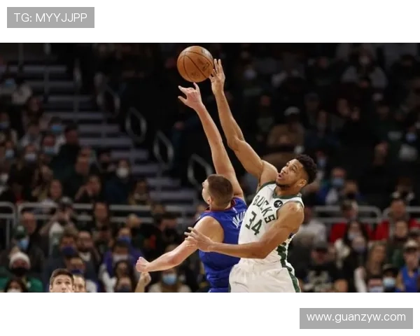 字母哥突破主导挤压禁区对比约基奇组织串联