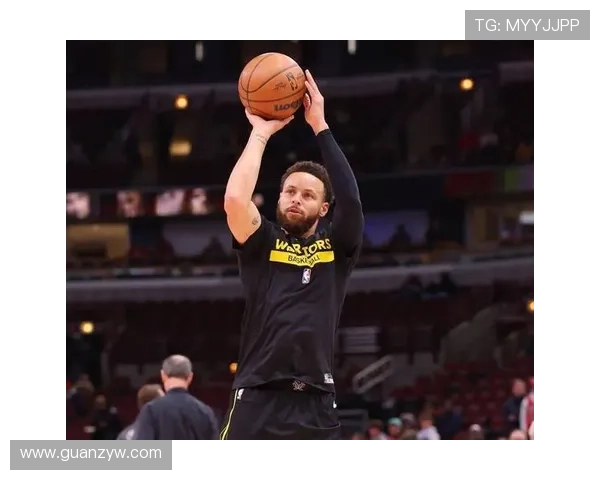 库里更多无球跑位较早年制造空位提升三分效率